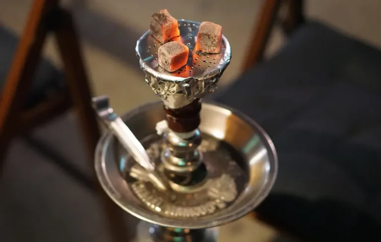 Préparer le système de cheminée sur une chicha