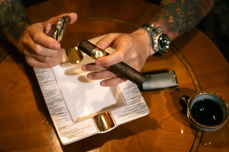 Comment utiliser un coupe cigare sans abîmer votre cigare